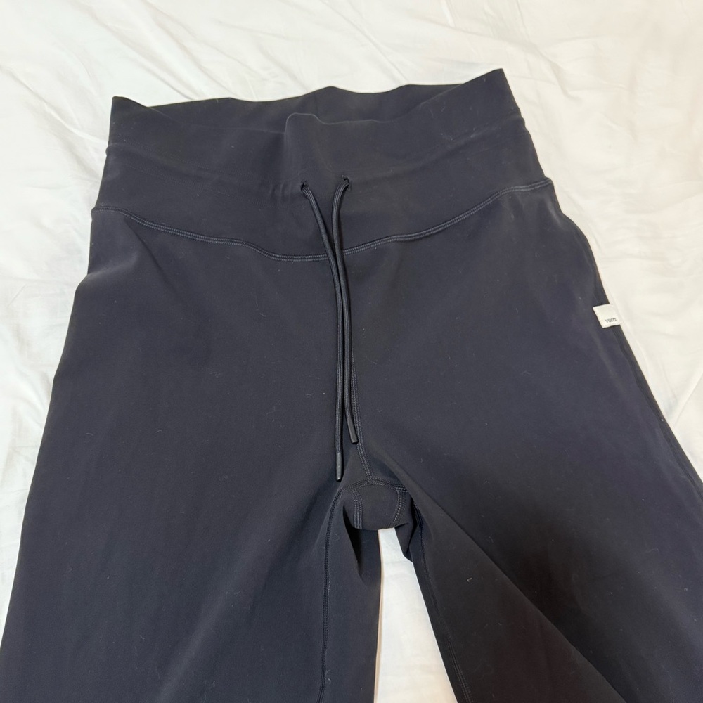 SOLD EUC Vuori Daily Wideleg Black Pants size M - Picture 2 of 5